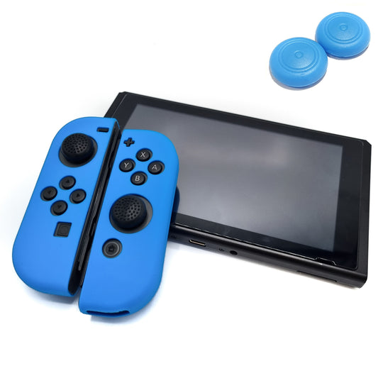 Schutzhüllen + Daumengriffe | Performance Anti-Rutsch-Haut | Softcover-Griffhülle | Hellblau + blaue Daumen | Zubehör passend für Nintendo Switch Joy-Con Controller