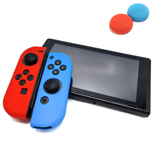 Schutzhüllen + Daumengriffe | Performance Anti-Rutsch-Haut | Softcover-Griffhülle | Rot/Hellblau + Blau/Rote Daumenrippe | Zubehör passend für Nintendo Switch Joy-Con Controller